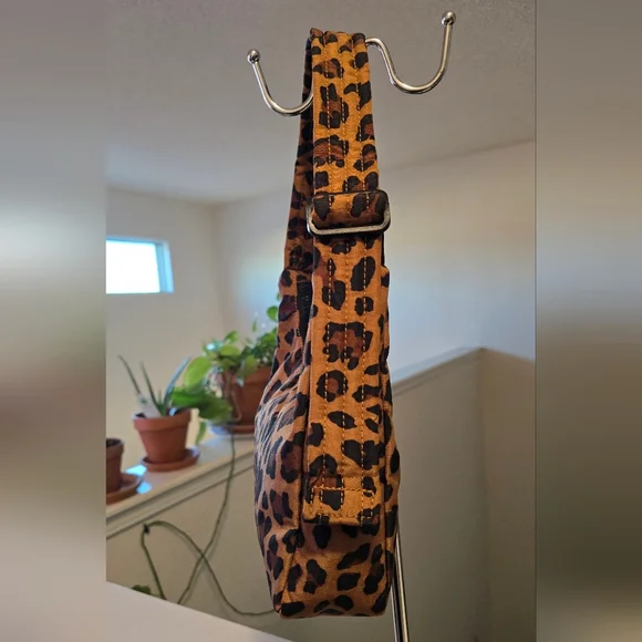 Baggu Nylon Leopard Print Shoulder Bag - Brown Animal Print - Picture 9 of 12